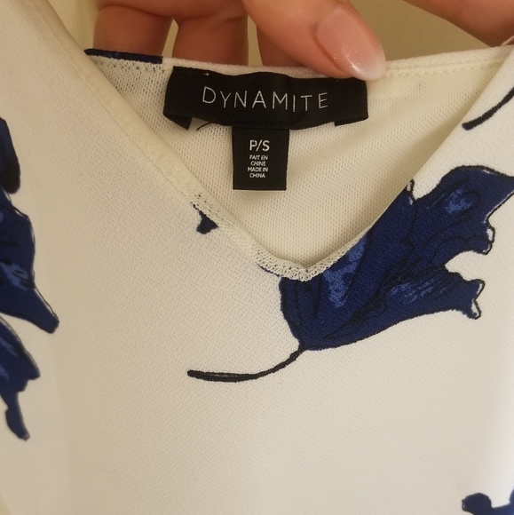 Dynamite white and blue floral top - Picture 3 of 3